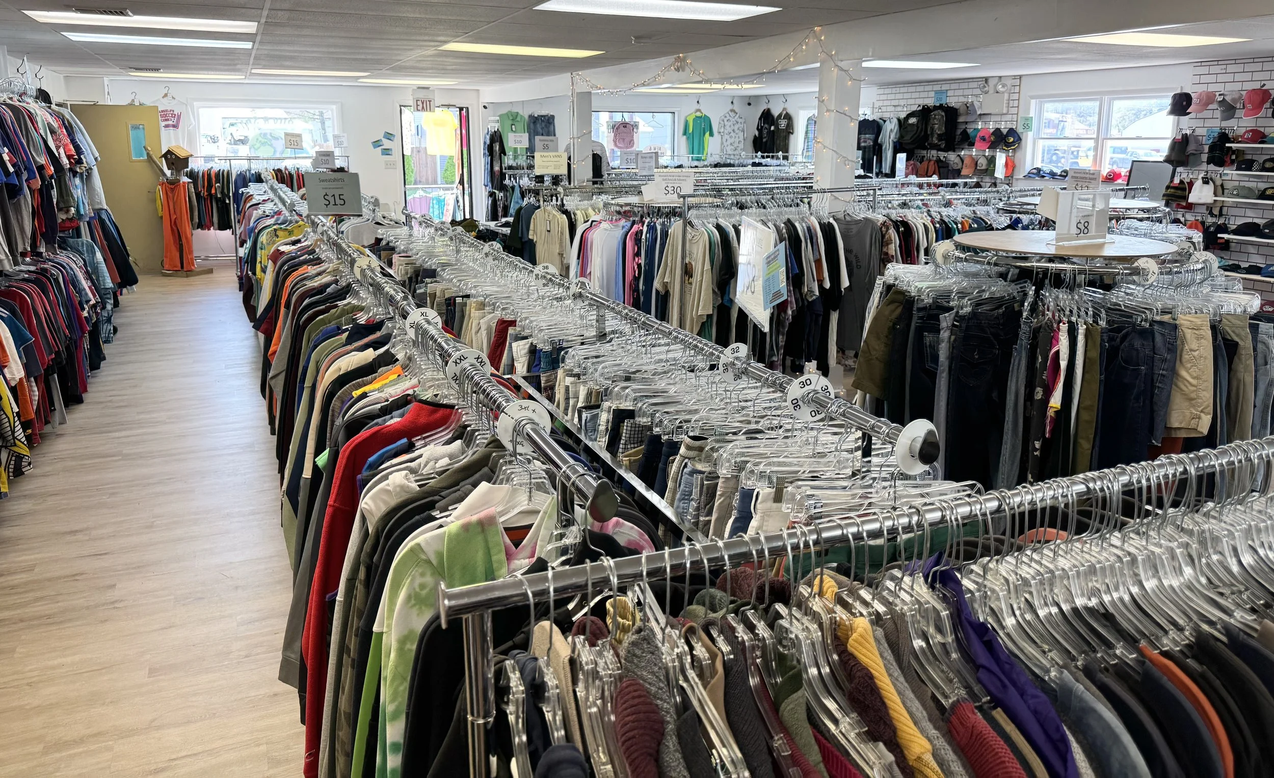 「lundi store 」 The Connection Landisville